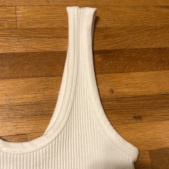*last chance* The Post | Women’s white ribbed crop tank top - Picture 10 of 12